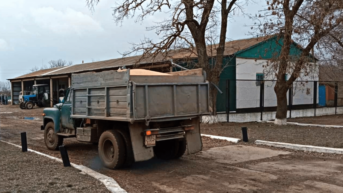 The Askania-Nova Biosphere Reserve in Kherson secures building materials to construct protective shelters for the animals.