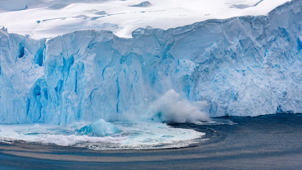 Melting “Doomsday” Glacier in Antarctica – “holding on by fingernails” – Could Raise Sea Levels By Up to 10 Feet