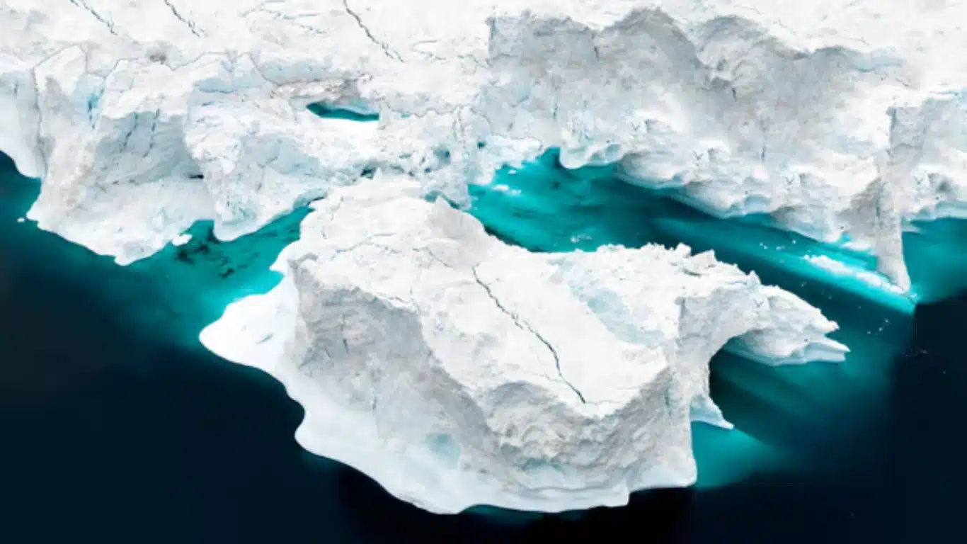 Greenland losing 30m tonnes of ice an hour, study reveals